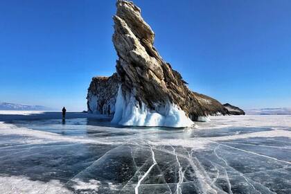 Así se ve el Lago Baikal de Rusia en invierno