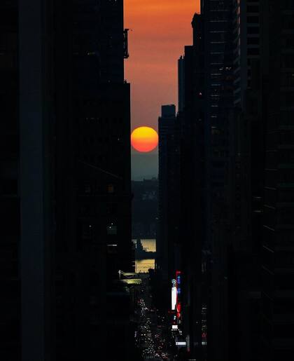 Así se ve el Manhattanhenge en EE.UU.