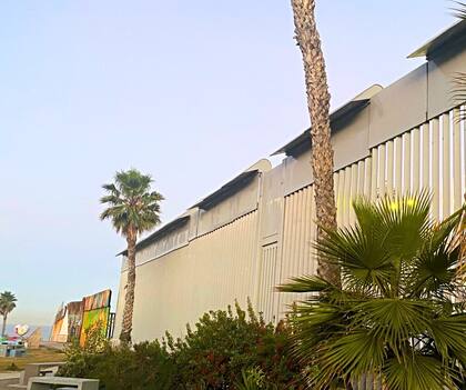 Así se ve el nuevo muro que se instaló en el Parque de la Amistad, en San Diego