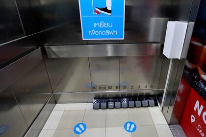 Así se ve el nuevo sistema de pedales para acceder a las diferentes plantas de la tienda comercial en Tailandia