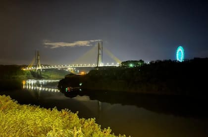 Así se ve el Puente de la Integración desde Puerto Iguazú
