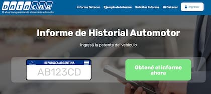 Así se ve el sitio web en el que se ingresa la patente de un auto y se obtiene información del mismo