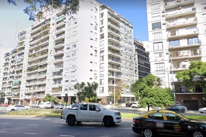 Así se ve hoy la esquina de Luis María Campos y José Hernández, el predio donde hasta la década del '40 se encontraba el castillo de los leones