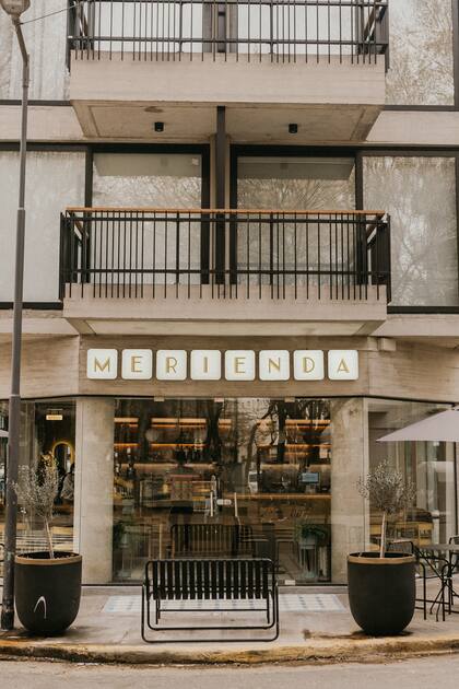 Así se ve la fachada de Merienda, en la plazoleta William Morris