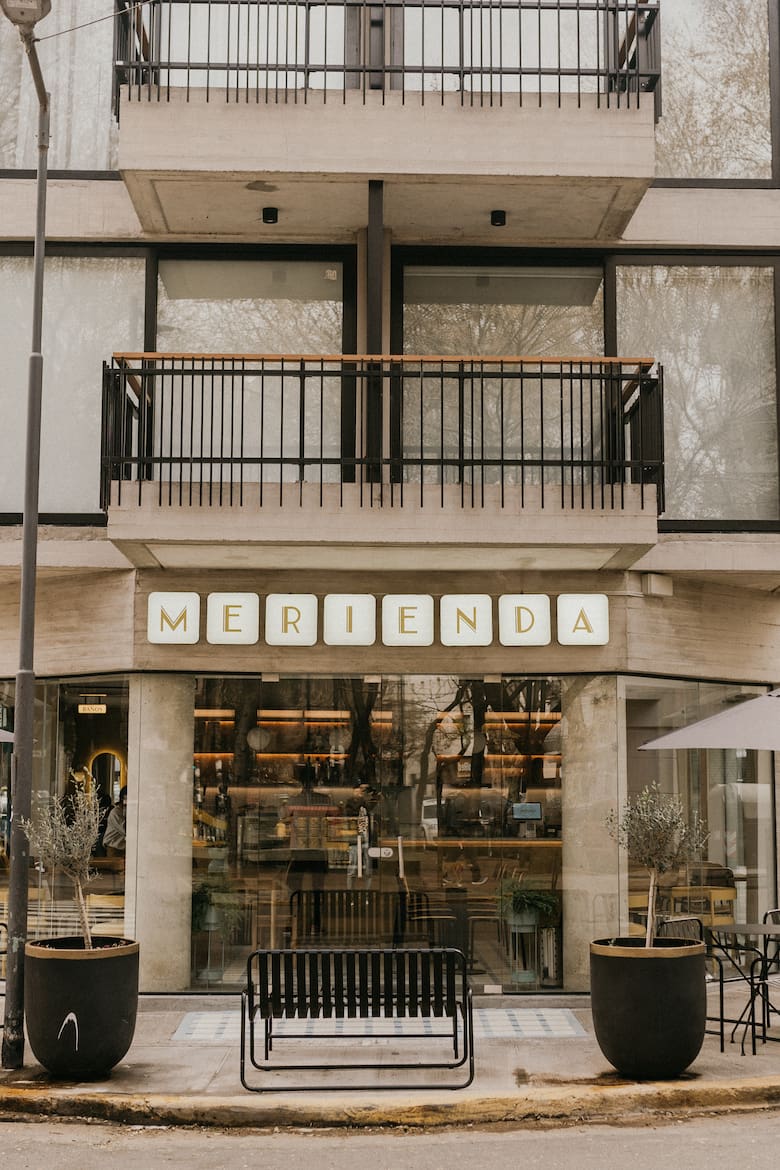 La magia de la infancia en cada mordisco: Facundo Elvadín transforma recuerdos en éxito gastronómico