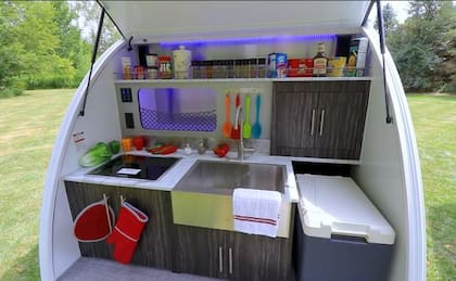 Así se ve la parte de la cocina de la casa rodante