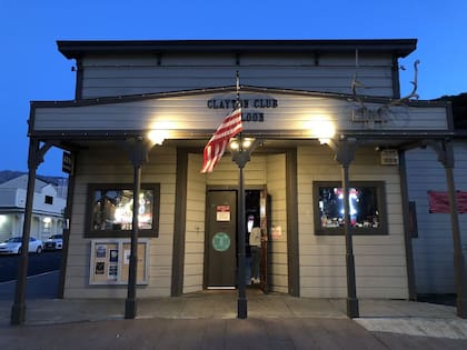 Así se ve por fuera el Clayton Club Saloon