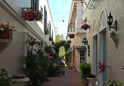 Así se ve unos de los pasajes de la 5th Avenue de Naples