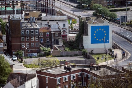 Así se veía el mural de Banksy antes de que demolieran el edificio en Dover