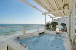 Jennifer Lopez. Vende su espectacular casa de 3 pisos con vista al mar en Malibu