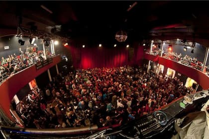 Así se veía la sala durante un show