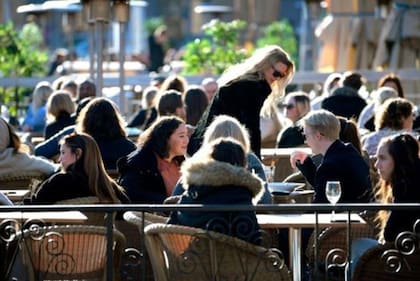 Así se veía un restaurante en el centro de Estocolmo el 26 de marzo.