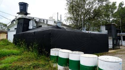 Así se ven las comisarías: forrada en malla para prevenir ataques