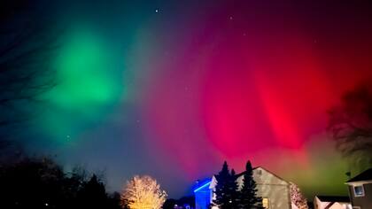 Así se vieron las auroras boreales desde Chicago, con tonalidades verdes, rosas y rojas