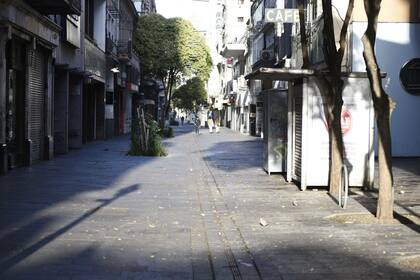Una peatonal vacía en Rosario esta mañana