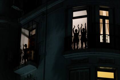 Aplausazos desde los edificios