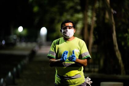 Aplausos por los trabajadores de la salud en Palermo