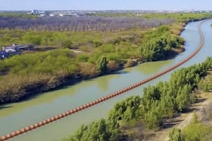Así es la barrera flotante que Texas implementará en la frontera para impedir el cruce de migrantes