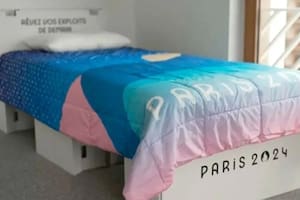 Ya se instalaron las camas "antisexo" en París 2024: cuánto resisten y la cantidad de preservativos que se repartirán
