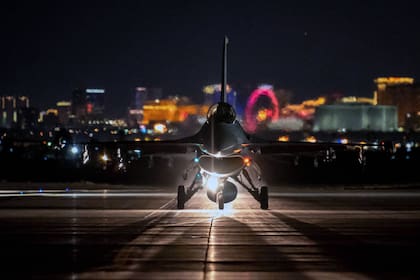 Así son los aviones de combate F-16