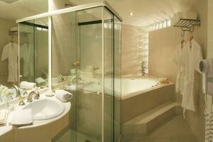 Así son los baños del Hotel Plaza Real