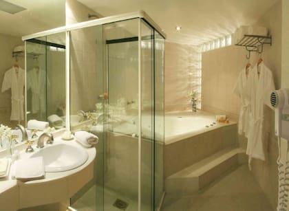 Así son los baños del Hotel Plaza Real