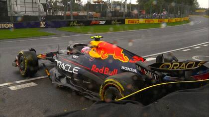Así terminó Liam Lawson, cuando la lluvia hacía muy difícil de transitar el pavimento de Albert Park; el neozelandés no rindió en todo el fin de semana.