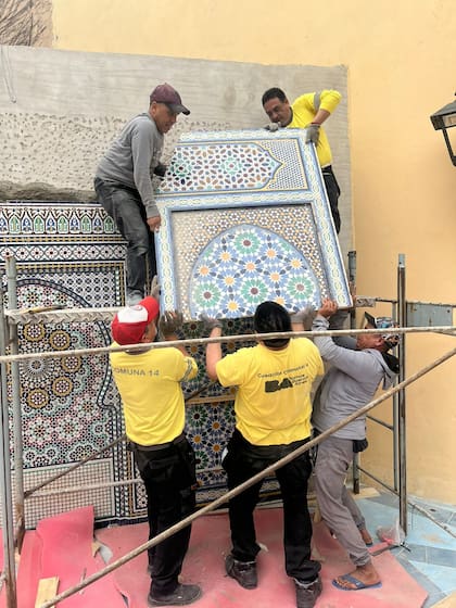 Así trabajaron los especialistas marroquíes (vestidos de gris) junto a las cuadrillas locales