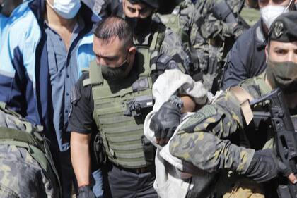 El traslado de Carlos Savanz tras ser detenido en Luján