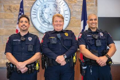 Así visten los agentes de la Policía de Hutto.