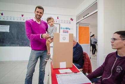 Así votó Emiliano Estrada, candidato a gobernador de Salta por el Frente Avancemos