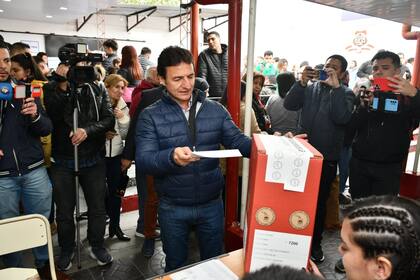 Así votó Roberto Sánchez en las elecciones en Tucumán