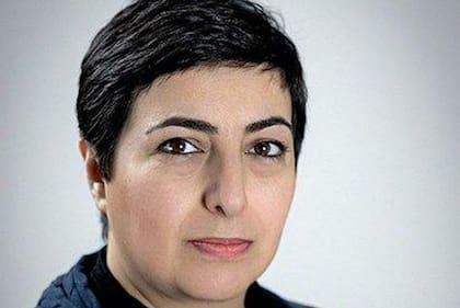 Asieh Amini atribuye la ejecución de mujeres en Irán a las leyes religiosas y a la sociedad patriarcal.