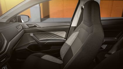 Asientos con apoyacabezas integrado en el Polo Track