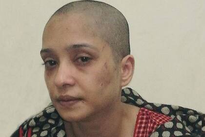 Asma Aziz pidió ayuda en un video publicado en internet