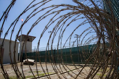 Aspari permanece alojado en un centro de detención de migrantes en Washington