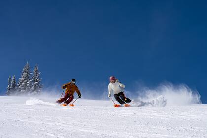 Aspen recibe cada temporada 200 instructores de esquí argentinos que llegan para trabajar en los distintos centros