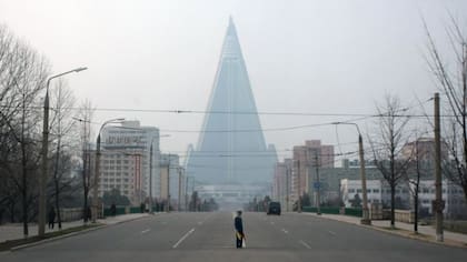 Aspiraba a convertirse en el hotel más alto del mundo y en un símbolo de éxito de Corea del Norte, pero 30 años más tarde, sigue abandonado