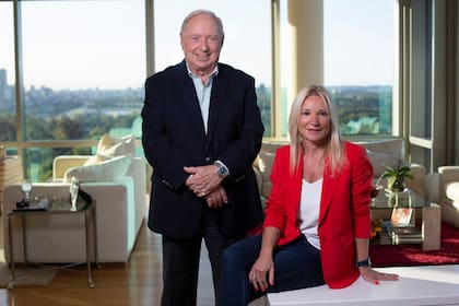 Nicolás Keglevich junto a su hija Alexia, hoy CEO global de Assist-Card