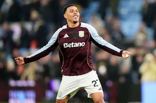 Aston Villa vence 2-1 al Man United y logra su décima victoria consecutiva