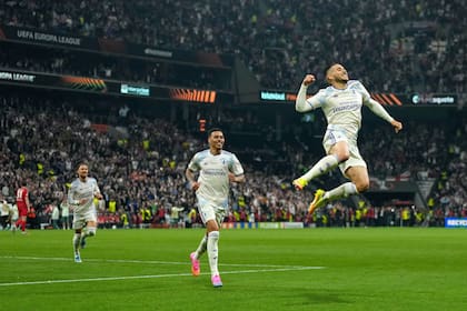 Aston Villa's Emiliano Buendia celebrates after scoring his side's second goal during the Europa League final soccer match between Freiburg and Aston Villa in Istanbul, Turkey, Wednesday, May 20, 2026. (AP Photo/Emrah Gurel)
