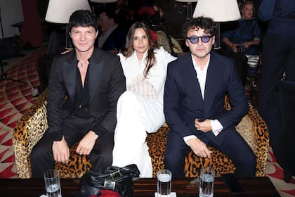 Astrid Muñoz con los public relations Facundo Garayalde y Wally Diamante