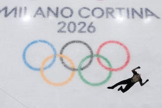 Astro de EEUU Malinin lidera tras programa corto estupendo en patinaje artístico. Carrillo avanza