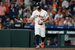 Astros colocarán a José Altuve en la lista de lesionados por una distensión en el oblicuo