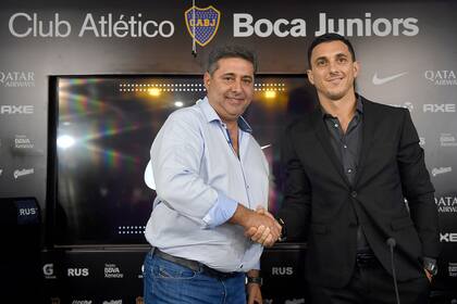 Angelici y Burdisso, el día de la presentación del nuevo manager. 