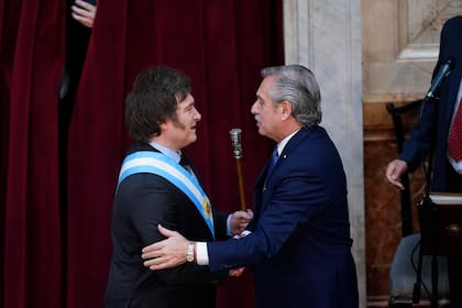 Asunción de Javier Milei como presidente de la Nación
Javier Milei y Alberto Fernández