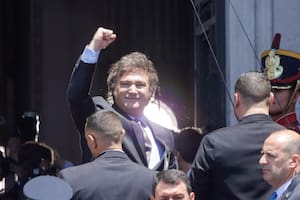 Asunción del presidente Javier Milei en las escalinatas del congreso de la nación.