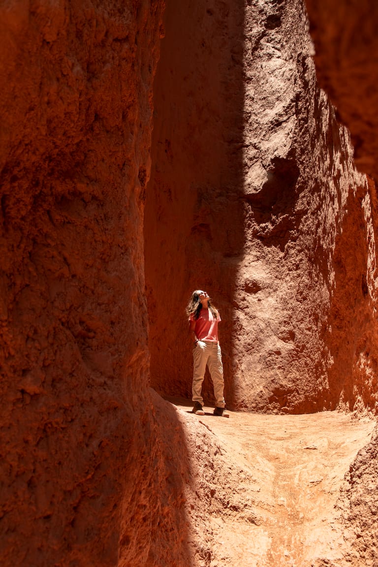 Al Norte de San Pedro, el Valle del Arcoíris exhibe llamativas formaciones. Muy cerca, la reserva de Yerbas Buenas promete decenas de aleros con antiguos petroglifos
Fotos: Carolina Castagnola