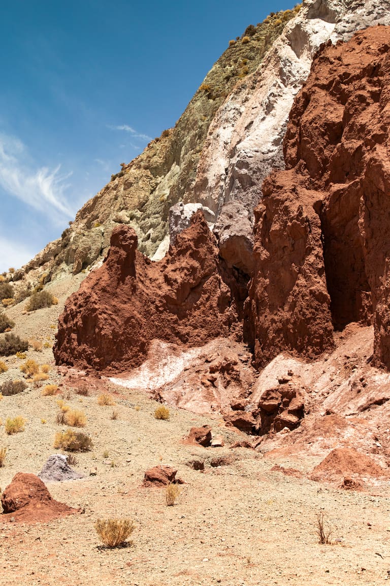 Al Norte de San Pedro, el Valle del Arcoíris exhibe llamativas formaciones. Muy cerca, la reserva de Yerbas Buenas promete decenas de aleros con antiguos petroglifos
Fotos: Carolina Castagnola