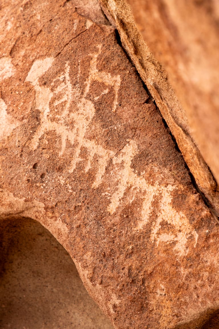 Al Norte de San Pedro, el Valle del Arcoíris exhibe llamativas formaciones. Muy cerca, la reserva de Yerbas Buenas promete decenas de aleros con antiguos petroglifos
Fotos: Carolina Castagnola